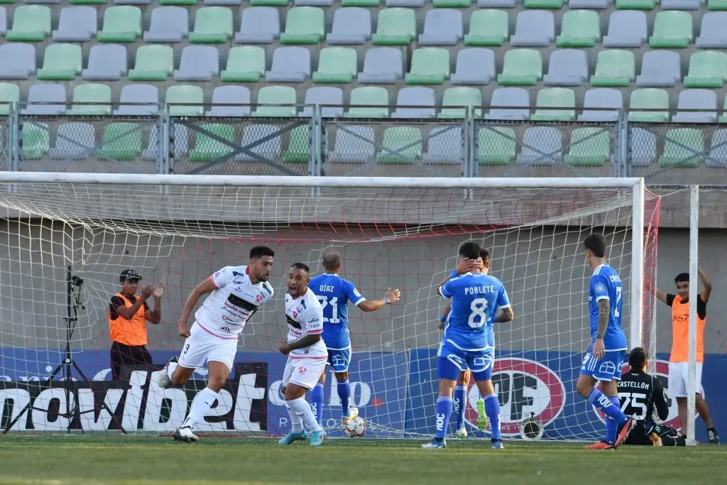 Tobias Figueroa le marcó el primer gol a Castellón en la U. Foto: Alejandro Pizarro Ubilla/Photosport