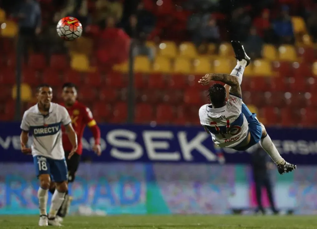 El golazo que le anotó Ricardo Noir a Unión Española en el estadio Santa Laura. (Martin Thomas/Photosport