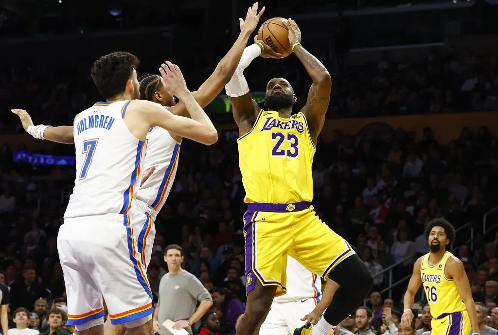 Los Angeles Lakers derrotaron a Oklahoma City Thunder en su último partido. Imagen: Getty.