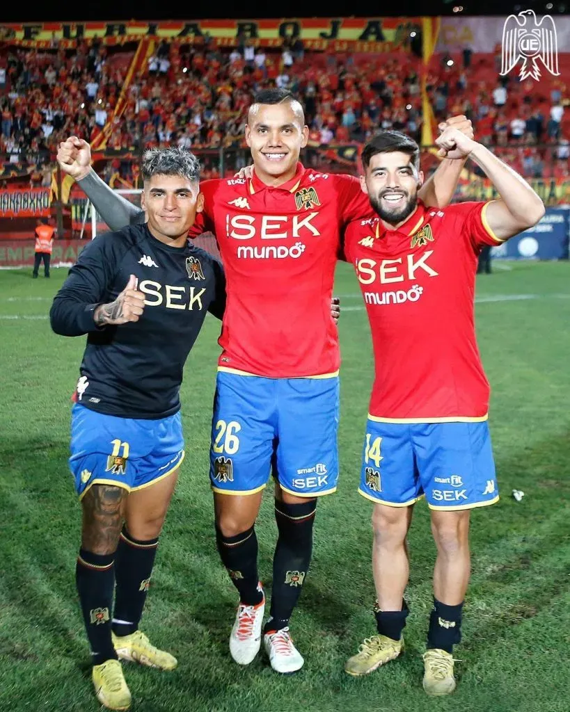 Ariel Uribe, Bastián Roco e Ignacio Núñez festejan la victoria de Unión Española ante Coquimbo Unido. (Foto: Unión Española).