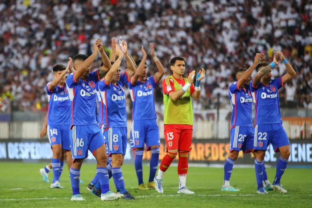 La U celebró un empate ante Colo Colo en Macul en 2023. Pepe Alvujar/Photosport