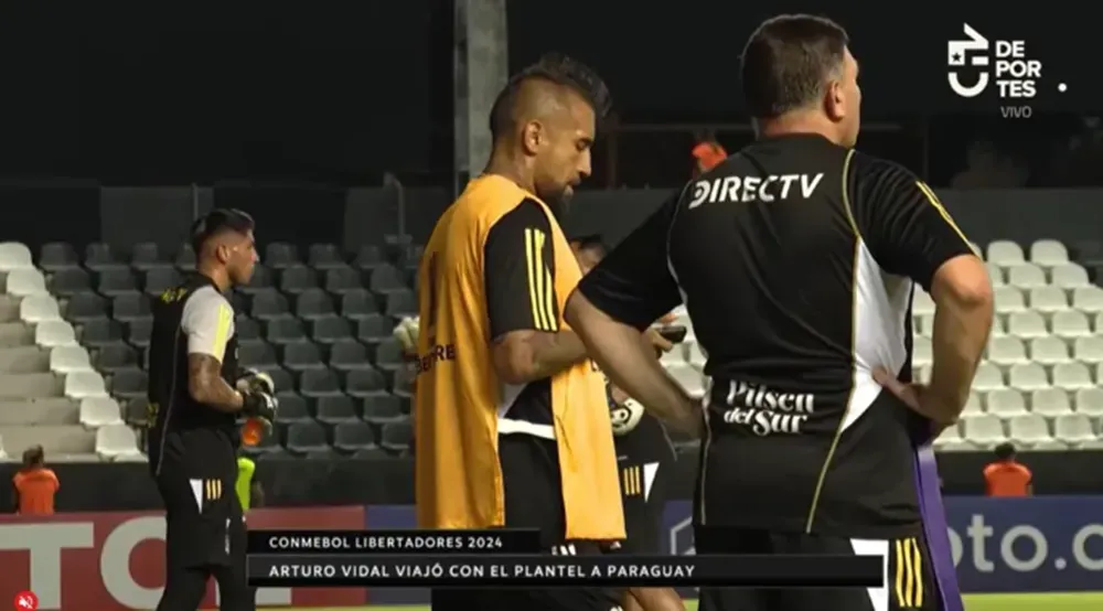 Arturo Vidal trabajó supervisado por el jefe de kinesiólogos de Colo Colo. (Captura CHV).