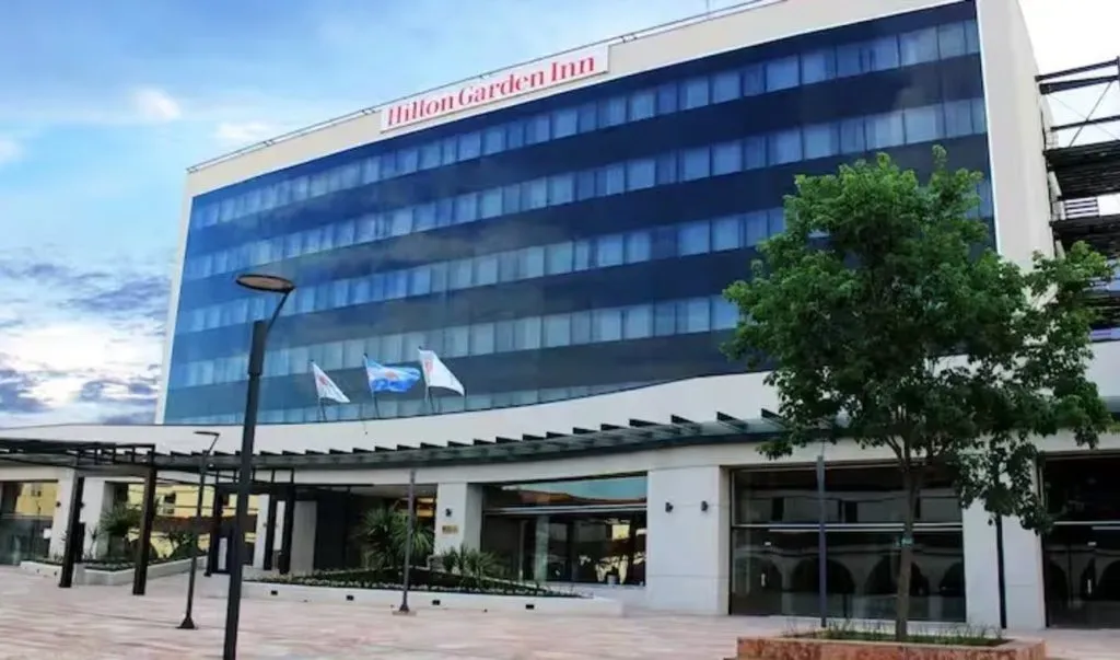 El hotel Hilton de Tucumán, donde supuestamente se produjo este episodio de abuso sexual. | Foto: Archivo.