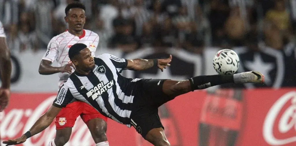 La volea de Junior Santos para darle el triunfo a Botafogo