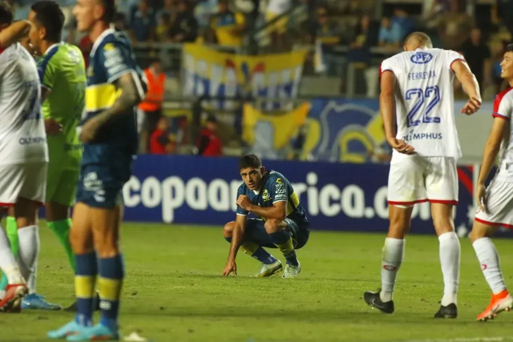 La eliminación en Copa Sudamericana le terminó costando el puesto a Francisco Meneghini en Everton. | Foto: Photosport.
