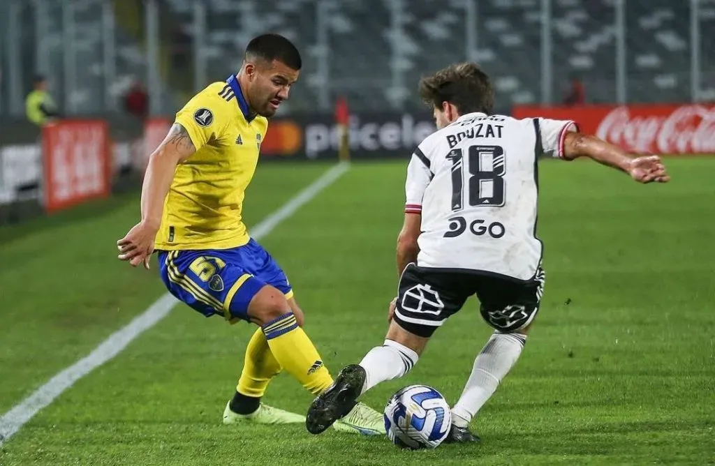 Marcelo Weigandt le hizo un túnel a Agustín Bouzat en el duelo que Boca le ganó a Colo Colo en el Monumental. (Captura).
