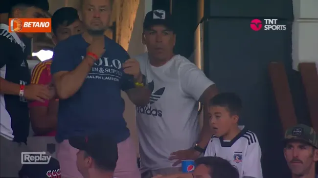 Paredes viendo el pitazo final que sellaba la derrota del Cacique ante la U. | Foto: Captura.