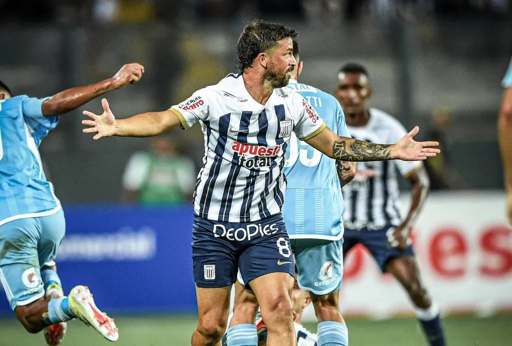 Gabriel Costa jugando ante Cristal, su ex equipo. Foto: Liga 1