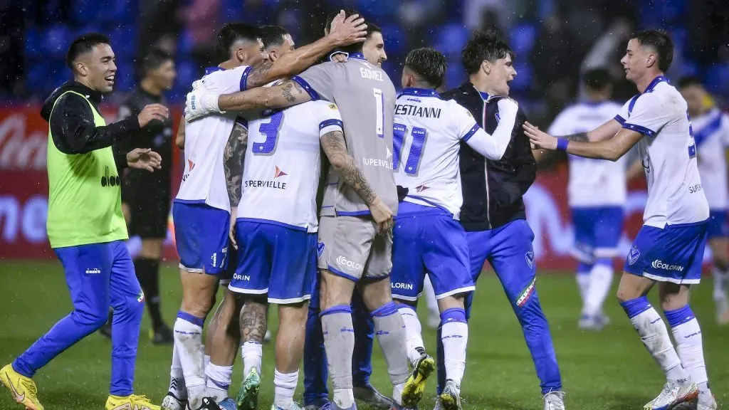 Cuatro jugadores de Vélez fueron denunciados por abuso sexual sobre una periodista.