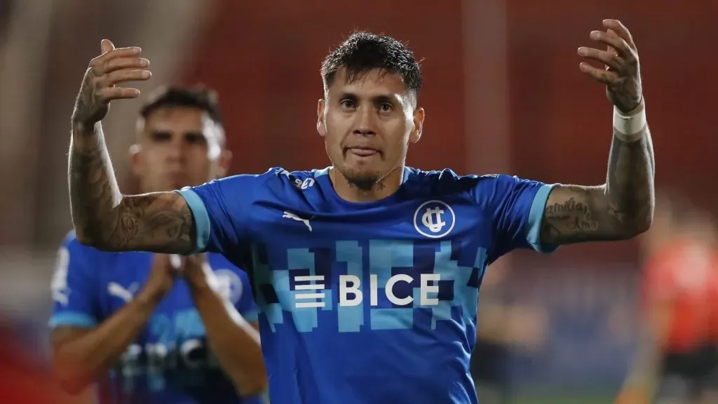 Nicolás Castillo marcó el descuento de la UC ante Everton. Photosport.