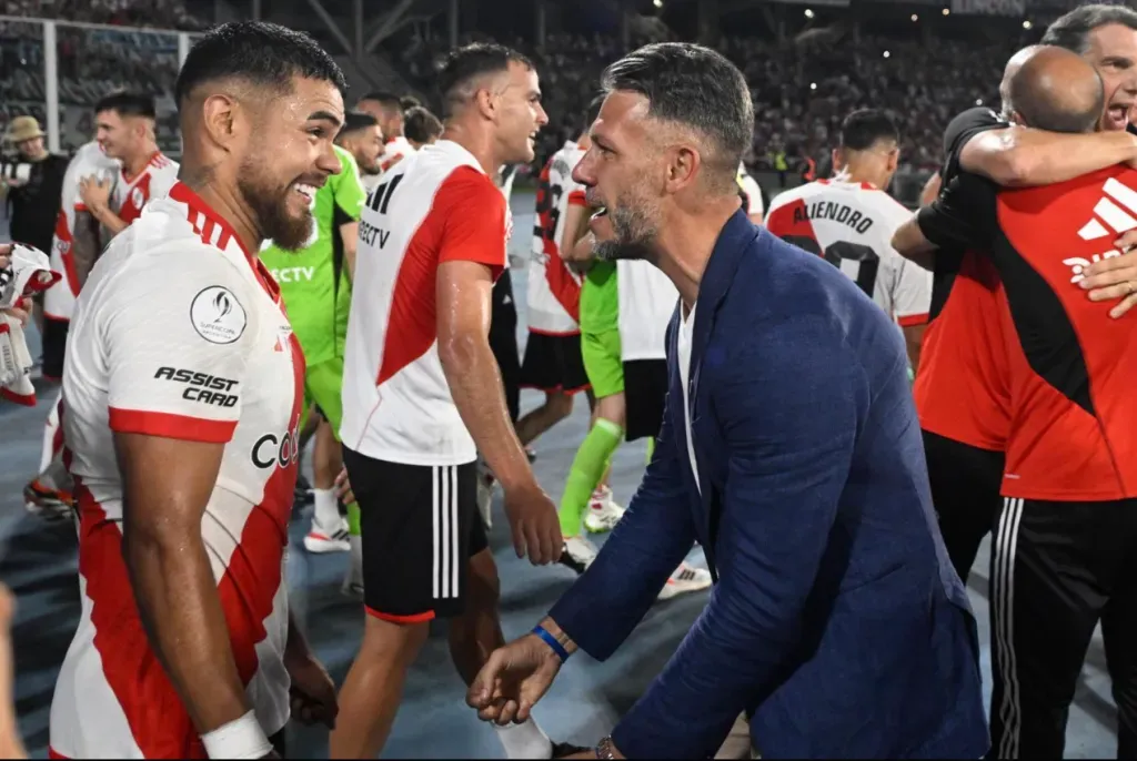 Así fue el festejo entre Martín Demichelis y Paulo Díaz tras la Supercopa.