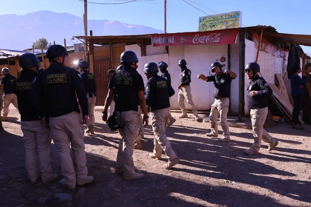 El alcalde de La Florida, Rodolfo Carter, encabeza operativo de control de seguridad, fiscalización y notificaciones en la “Toma Dignidad”.