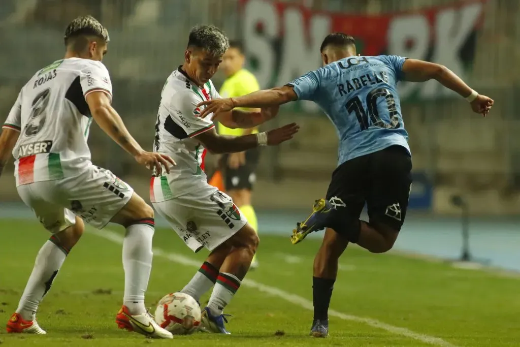 Bryan Rabello, una de las buenas figuras del Capo de Provincia en el inicio de año, en acción frente a Palestino. (Jorge Loyola/Photosport).