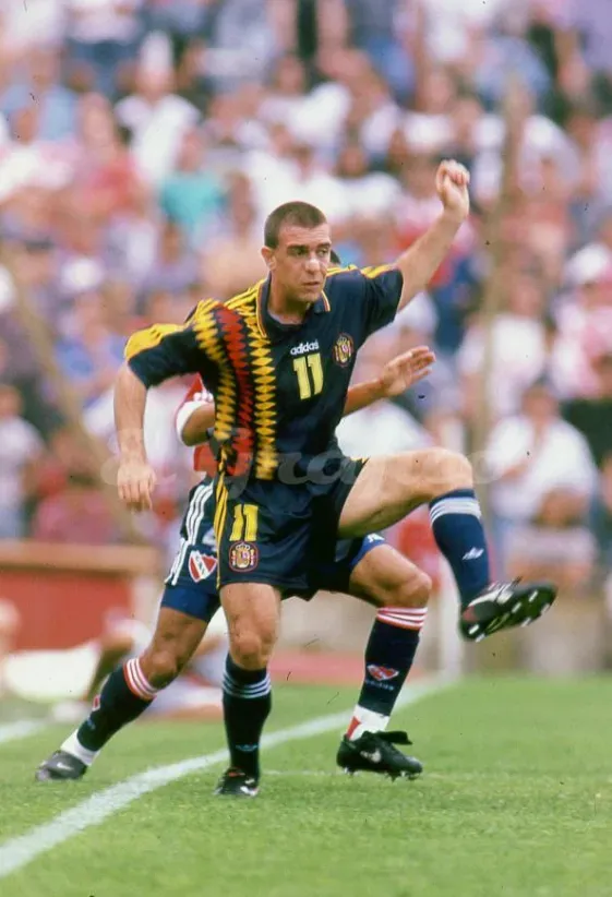 Pablo Guede en acción por Deportivo Español. (Foto: Archivo El Gráfico).
