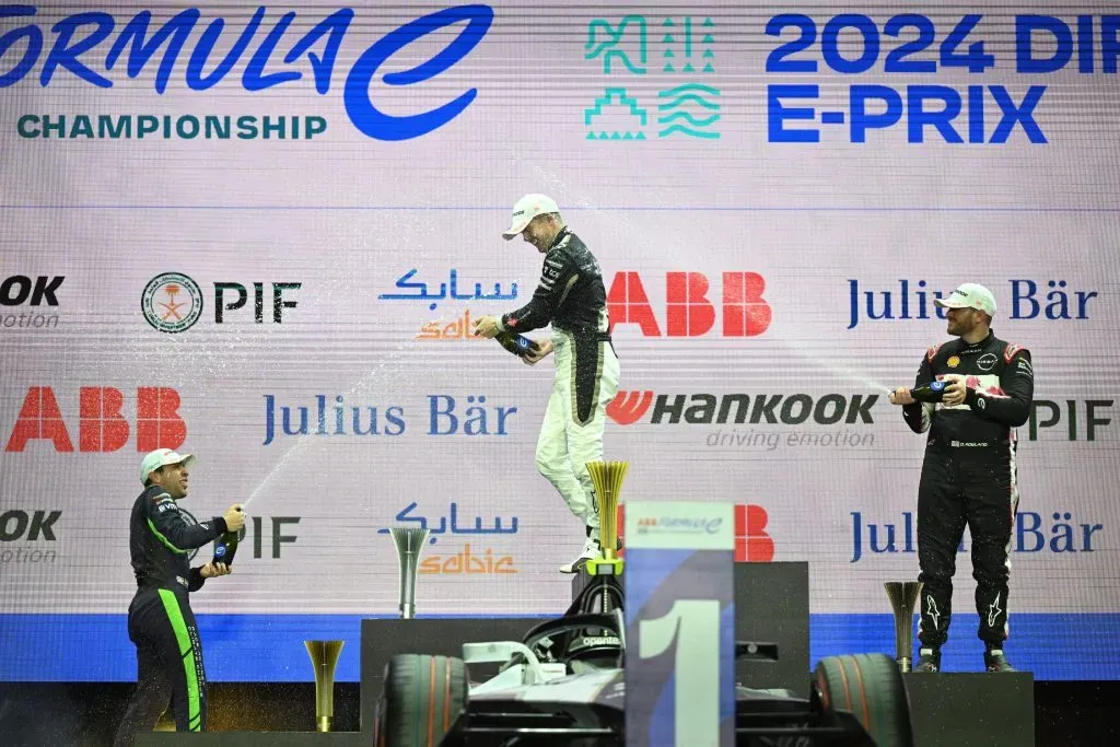 Oliver Rowland subió al podio en Arabia Saudita. Imagen: Getty.