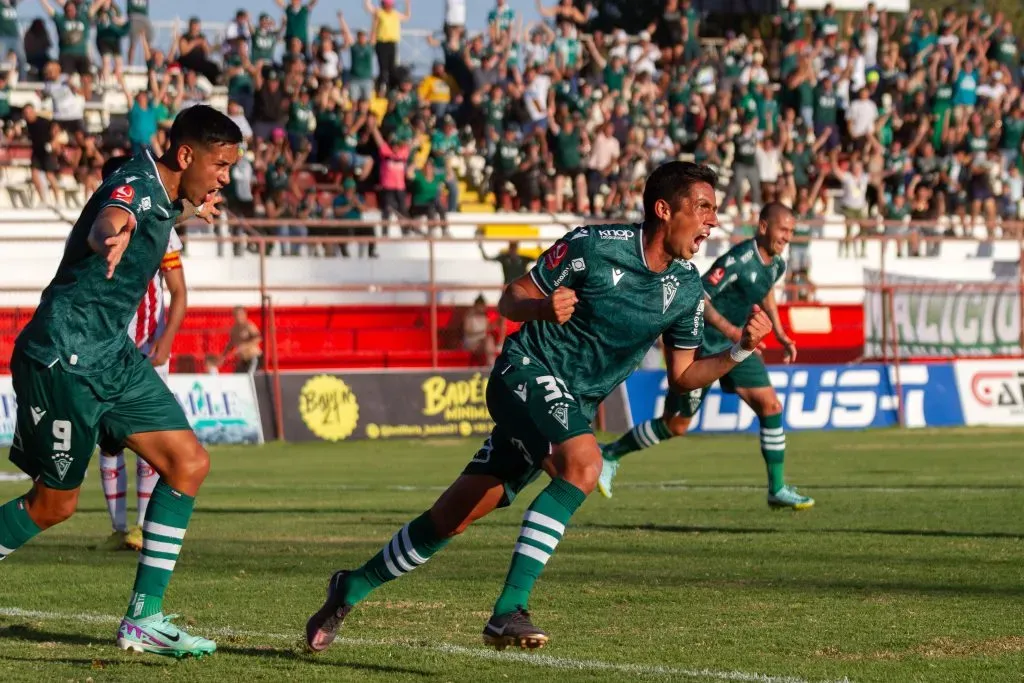 Marco Velásques celebra su golazo ante Unión San Felipe | Photosport