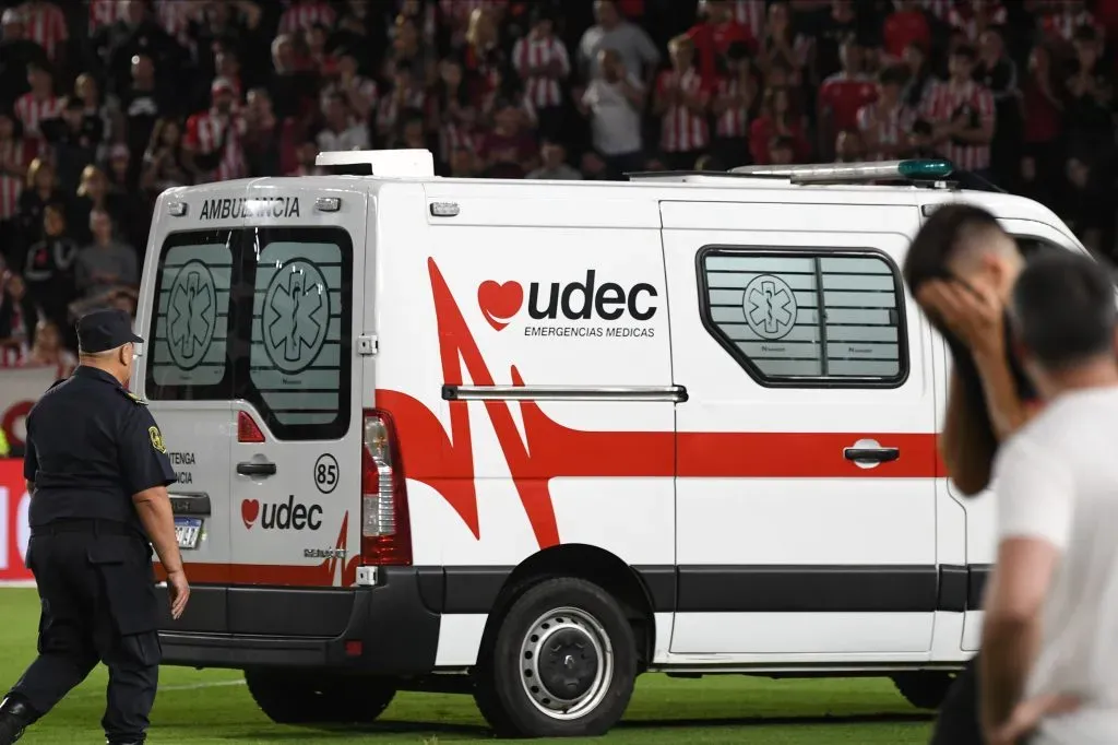 Altamirano debió ser trasladado en ambulancia.