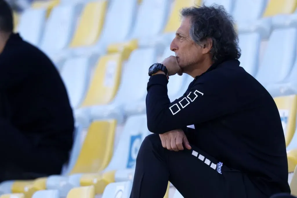 Mario Salas terminó en la tribuna del estadio Sausalito. (Andrés Piña/Photosport).