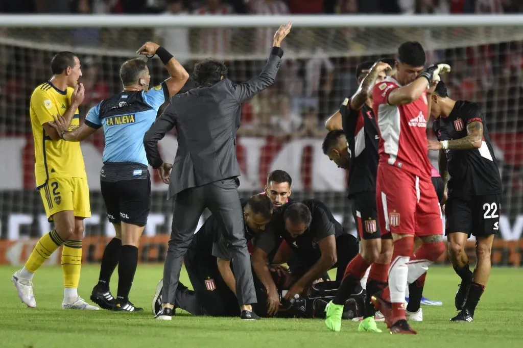 El técnico de Estudiantes tuvo una rápida reacción ante lo acontecido | Getty Images