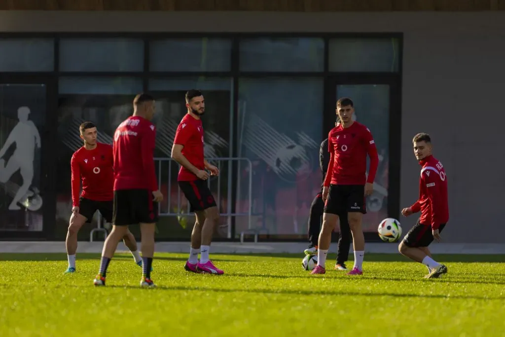 La selección de Albania también se enfrentará a Suecia. Foto: @FSHForg
