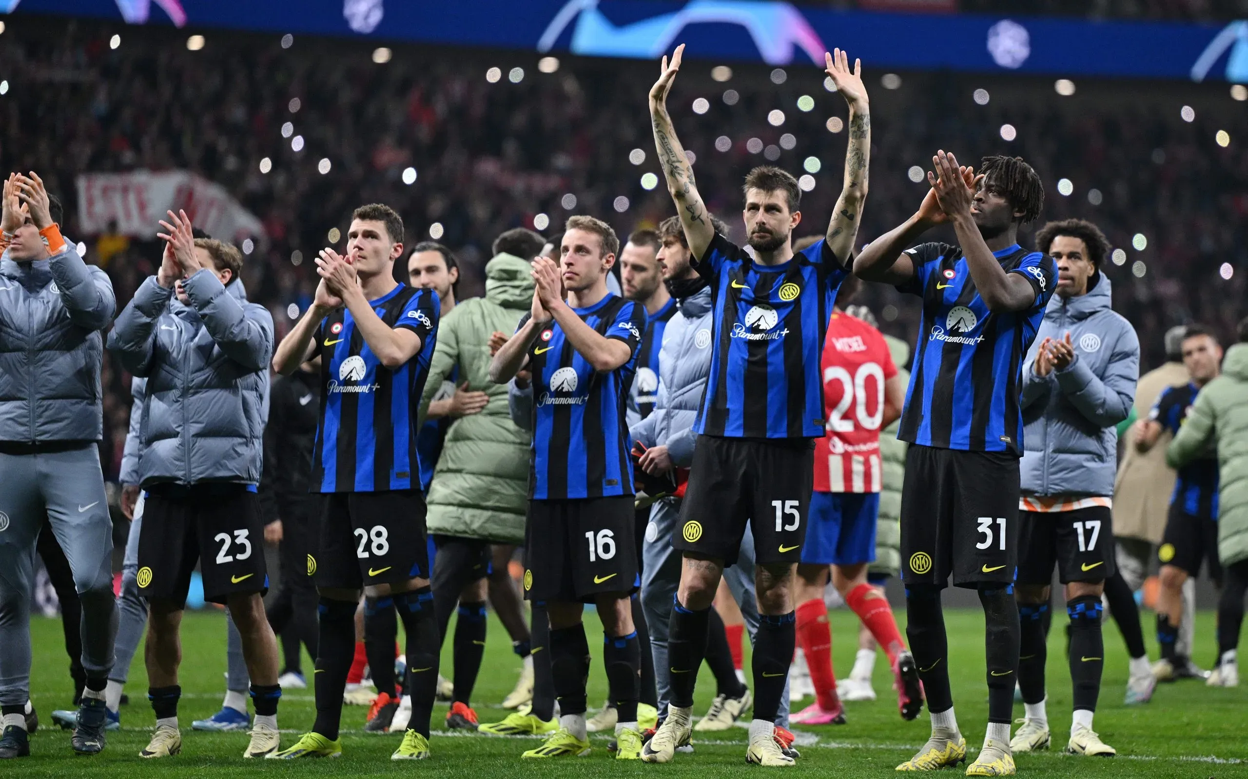 Inter y Acerbi despidiendose de la Champions League (Getty Images)