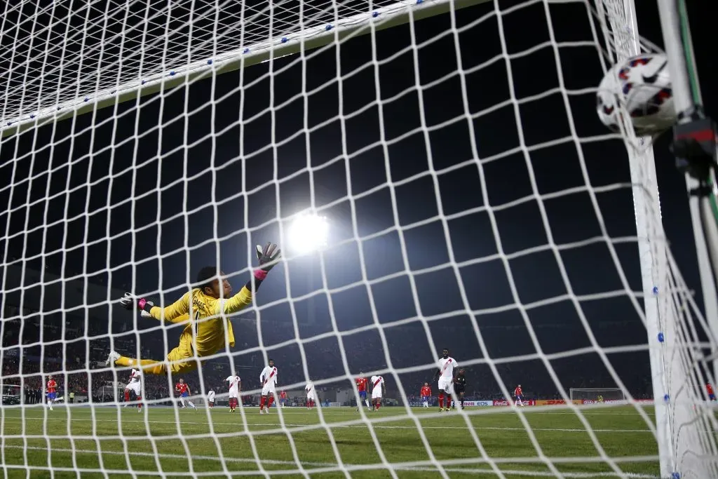 El remate inatajable de Turboman. (Andrés Piña/Photosport).