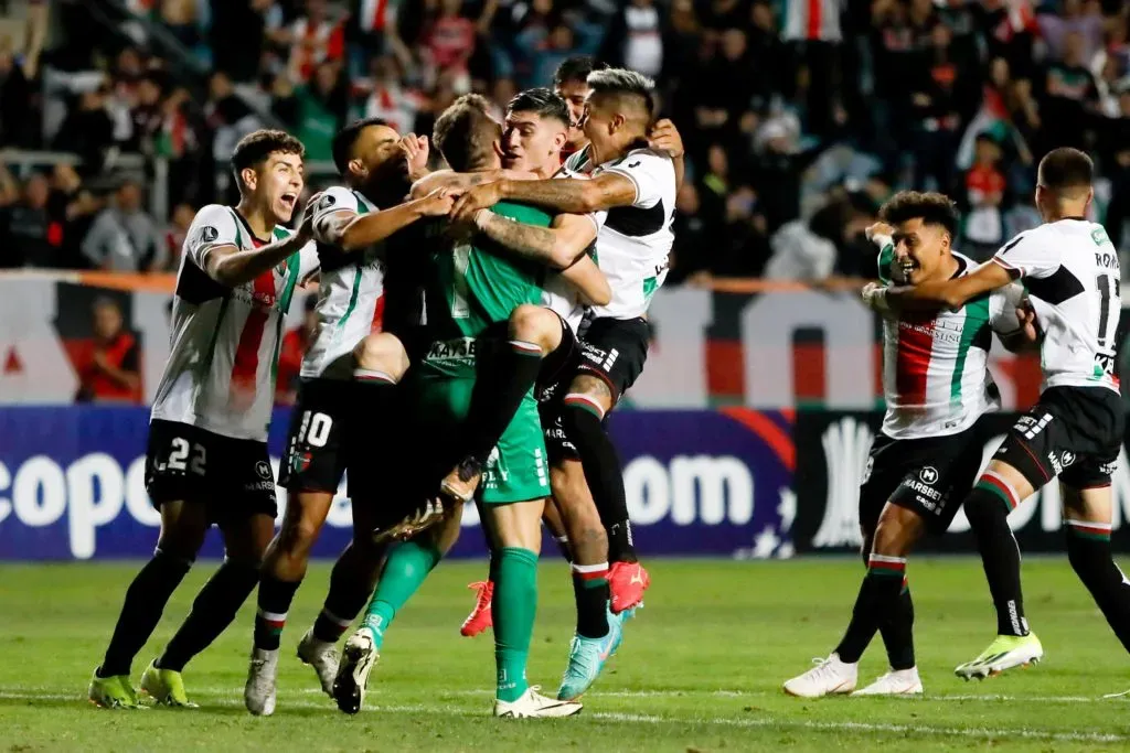 Palestino celebra su clasificación a la fase de grupos de la Copa Libertadores. (Byron Perez /Photosport).