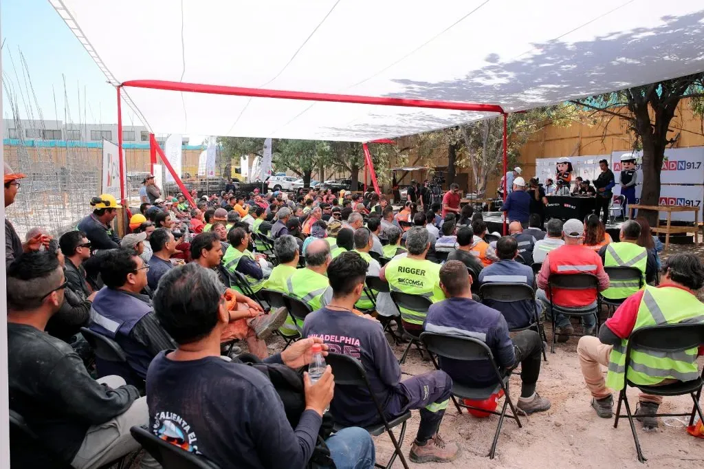 Gran atracción hubo en la construcción Cumbre de Girasoles con la visita de Radio ADN