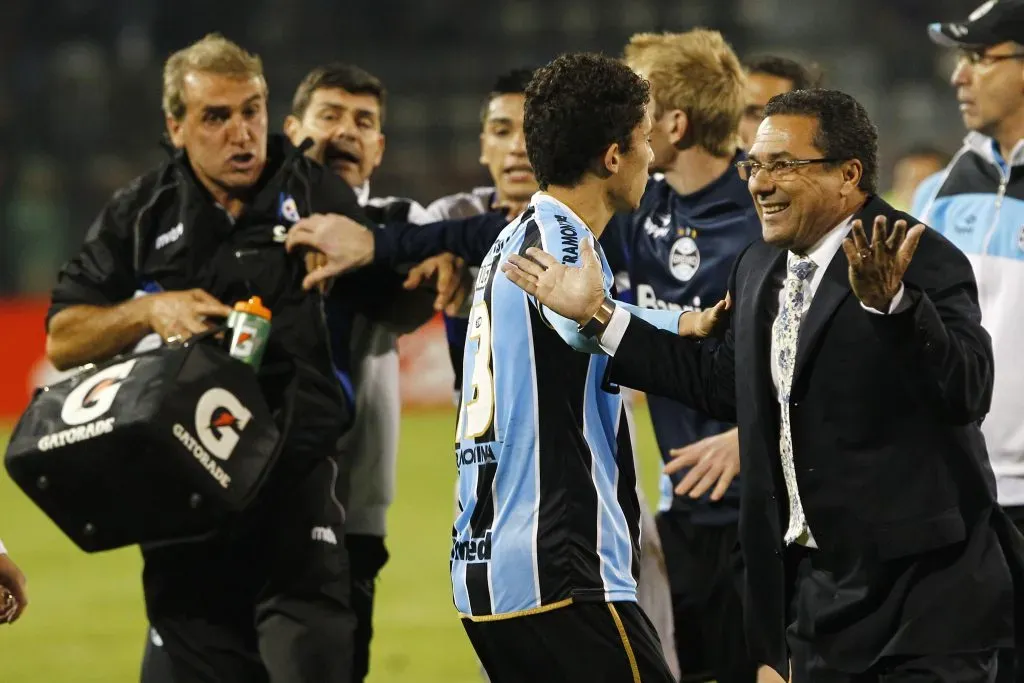 Jorge Pellicer terminó muy molesto con Vanderlei Luxemburgo en ese partido. (Marcelo Hernandez/Photosport).