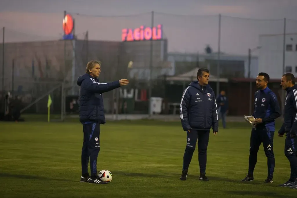 Ricardo Gareca dando instrucciones en Parma. Foto: Carlos Parra – Comunicaciones FFCh