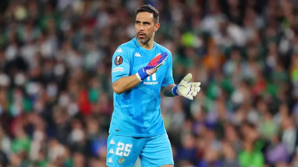 Claudio Bravo puede recuperar el arco del Betis en la recta final de la temporada. Foto: IMAGO.