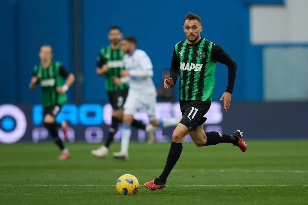 Nedim Bajrami en acción por el Sassuolo. (Francesco Scaccianoce/Getty Images).