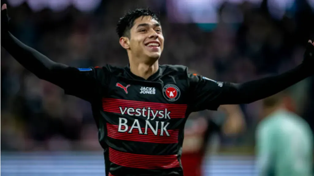 Darío Osorio espera traspasar su buen momento en el Midtjylland a la selección chilena. | Foto: Archivo.