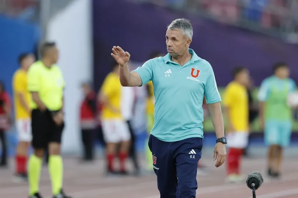 La formación de la U repite sus nombres | Photosport