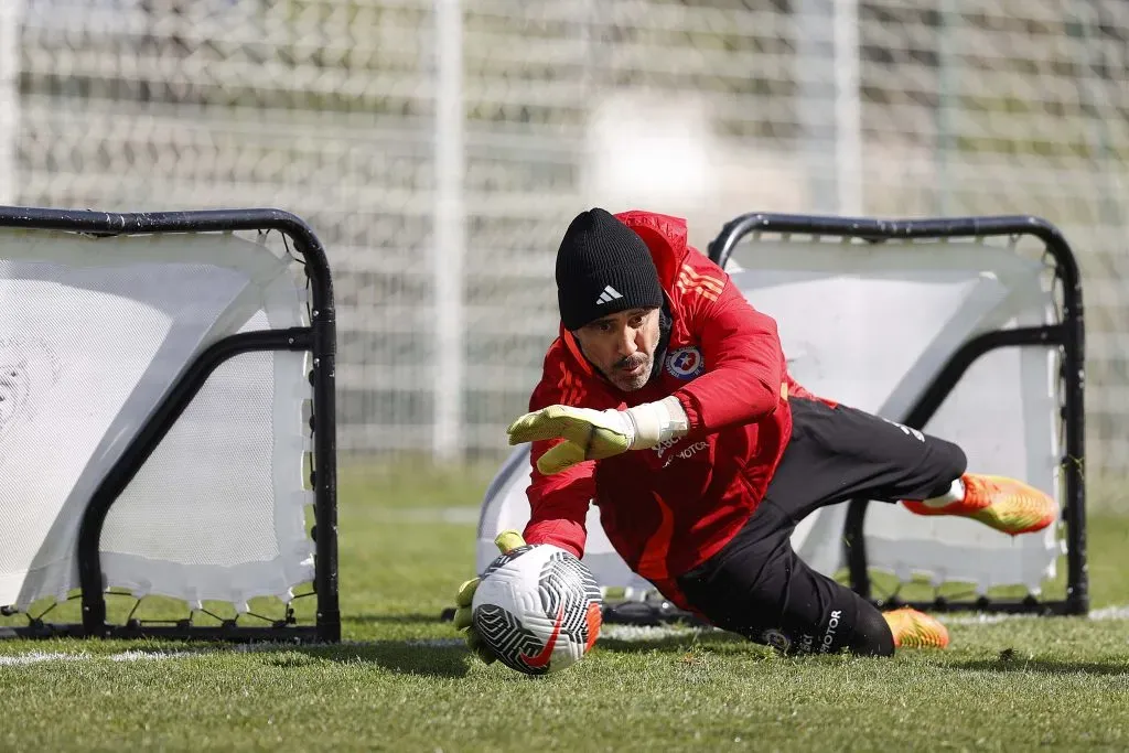 Bravo en el entrenamiento de este domingo. Foto: Carlos Parra – Comunicaciones FFCh