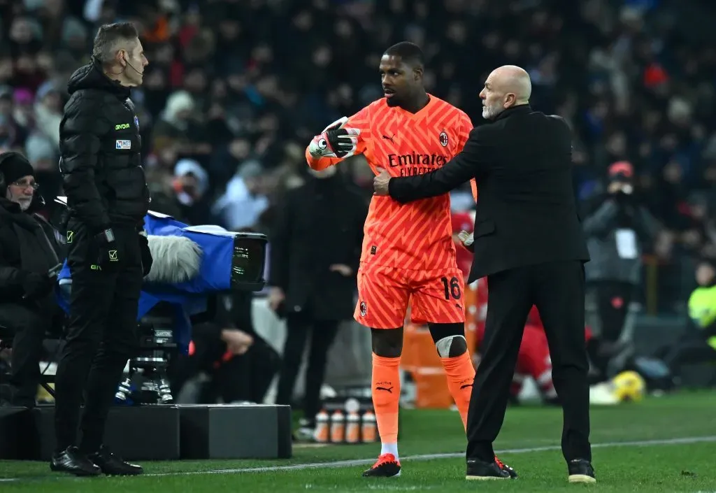 Mike Maignan se fue de un partido durante 10′ en protesta a los cantos racistas emergidos desde la barra del Udinese. (Alessandro Sabattini/Getty Images).