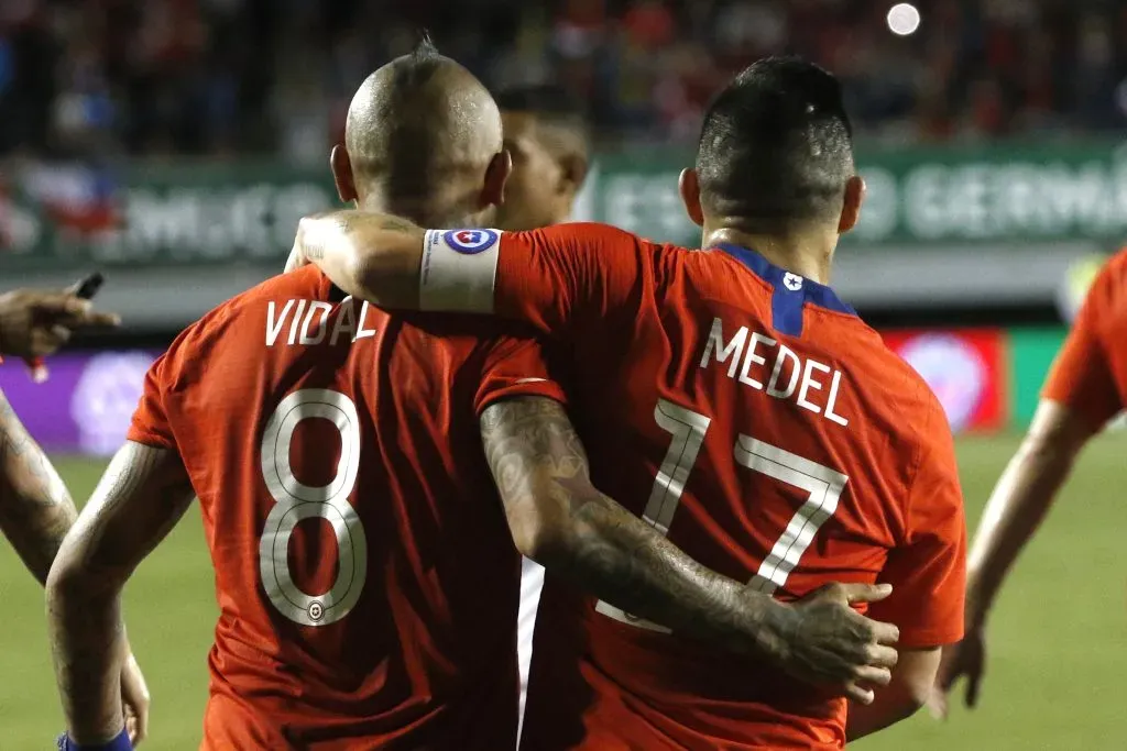 Arturo Vidal y Gary Medel siguen a distancia el inicio del camino de Gareca en la Roja. (Ramon Monroy/Photosport).