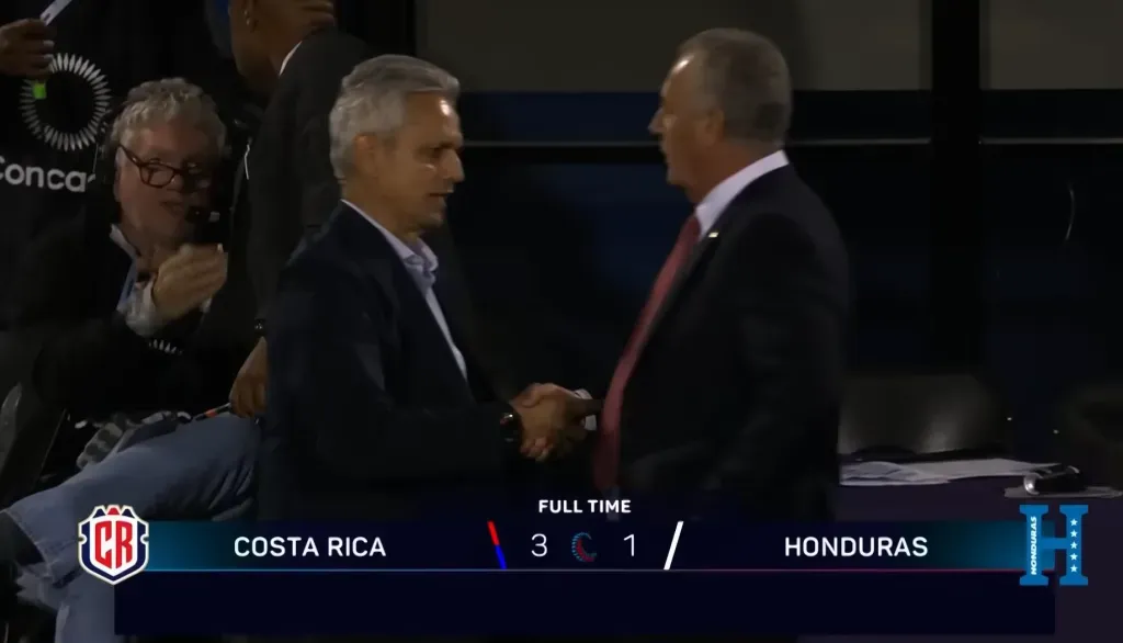 Reinaldo Rueda se despidió así de Gustavo Alfaro tras la derrota de Honduras ante Costa Rica. (Captura).