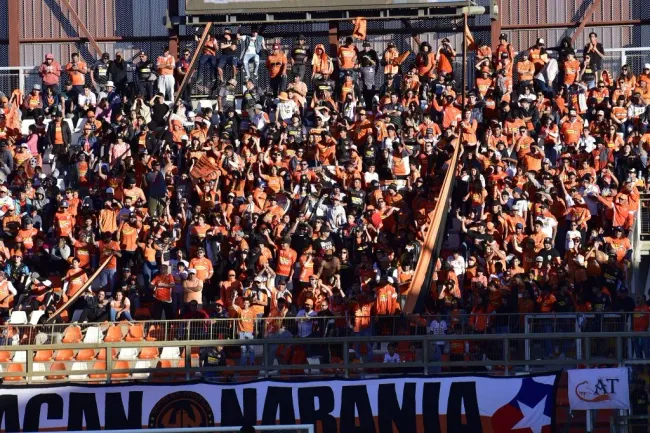 Los hinchas tendrá que pagar su buena cantidad de dinero para entrar a ver el Cobreloa vs Universidad de Chile. | Foto: Photosport.