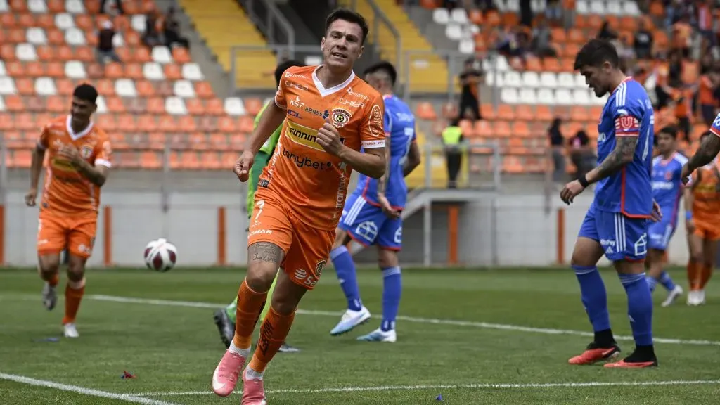 Cobreloa y la U chocan en Calama en un duelo clave por la cima del Campeonato Nacional. Foto: Photosport.