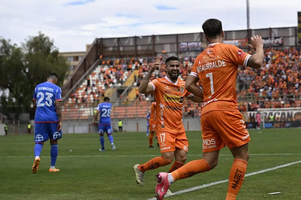 La última vez que se enfrentaron Universidad de Chile y Cobreloa fue en el marco de la Copa Zapping en el Zorros del Desierto de Calama. Ahora, el elenco azul vuelve pero por torneos oficiales. Foto: Photosport.