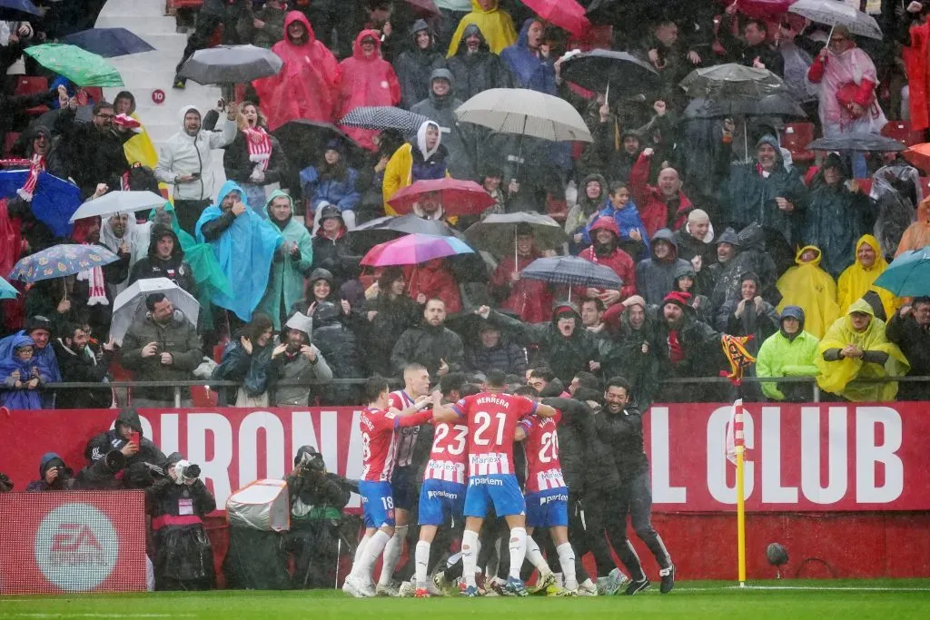 GIRONA, SPAIN – MARCH 31: Cristhian Stuani of Girona FC celebrates with team mates after scoring his team’s third goal during the LaLiga EA Sports match between Girona FC and Real Betis at Montilivi Stadium on March 31, 2024 in Girona, Spain. (Photo by Alex Caparros/Getty Images) (Photo by Alex Caparros/Getty Images)