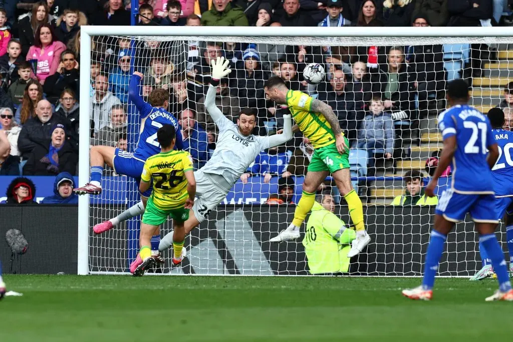 Marcelino Núñez y Norwich cayeron ante el líder Leicester City en la Championship. Foto: IMAGO.