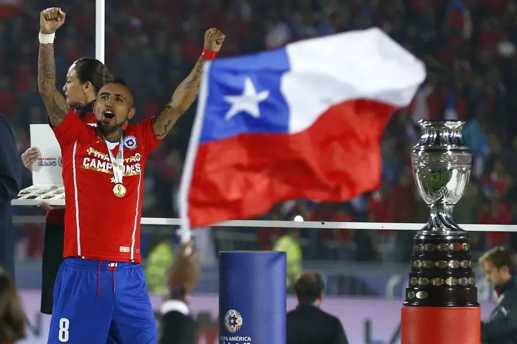 Arturo Vidal celebró la Copa América 2015. Foto: Adrián Aylwin/Photosport