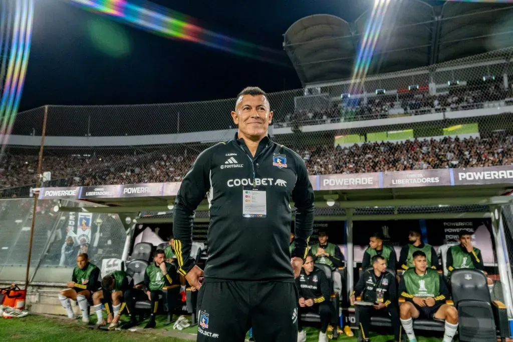 Almirón prepara a su equipo para la visita a Ñublense. Foto: Guille Salazar