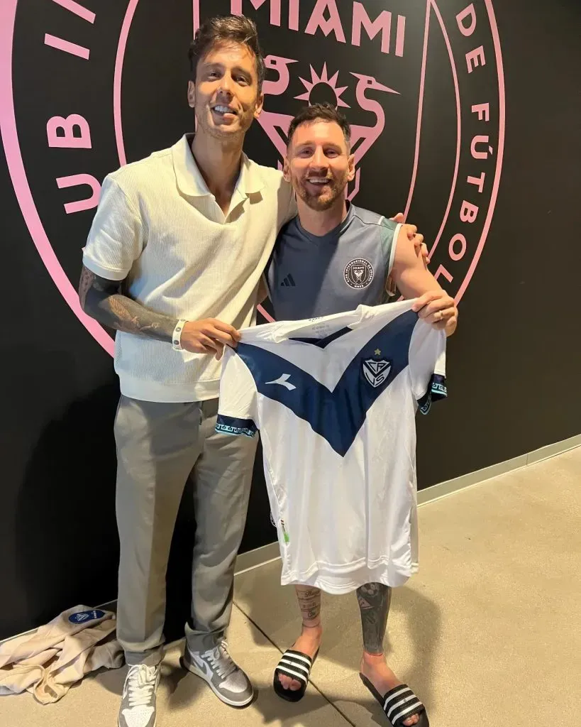 La postal de Messi con la camiseta de Velez
