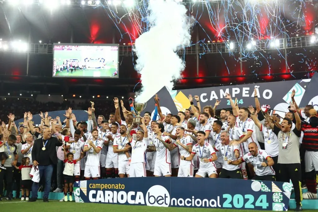 Erick Pulgar celebra con Flamengo el Campeonato Carioca 2024 (@Flamengo)