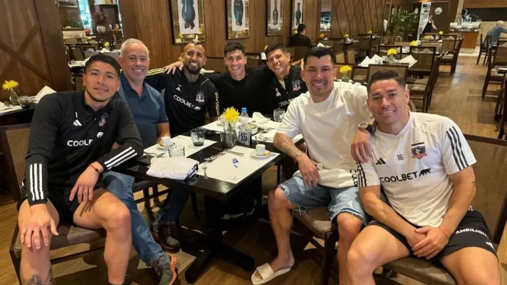 La foto que subió Vidal con Felicevich, Medel, Cortés, Opazo, Pavez y Galdames.