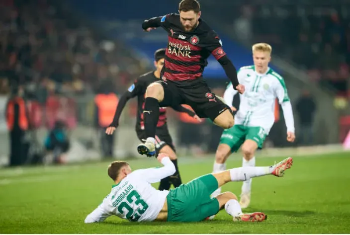 Henrik Dalsgaard elogió mucho a Darío Osorio. (Foto: Getty Images).