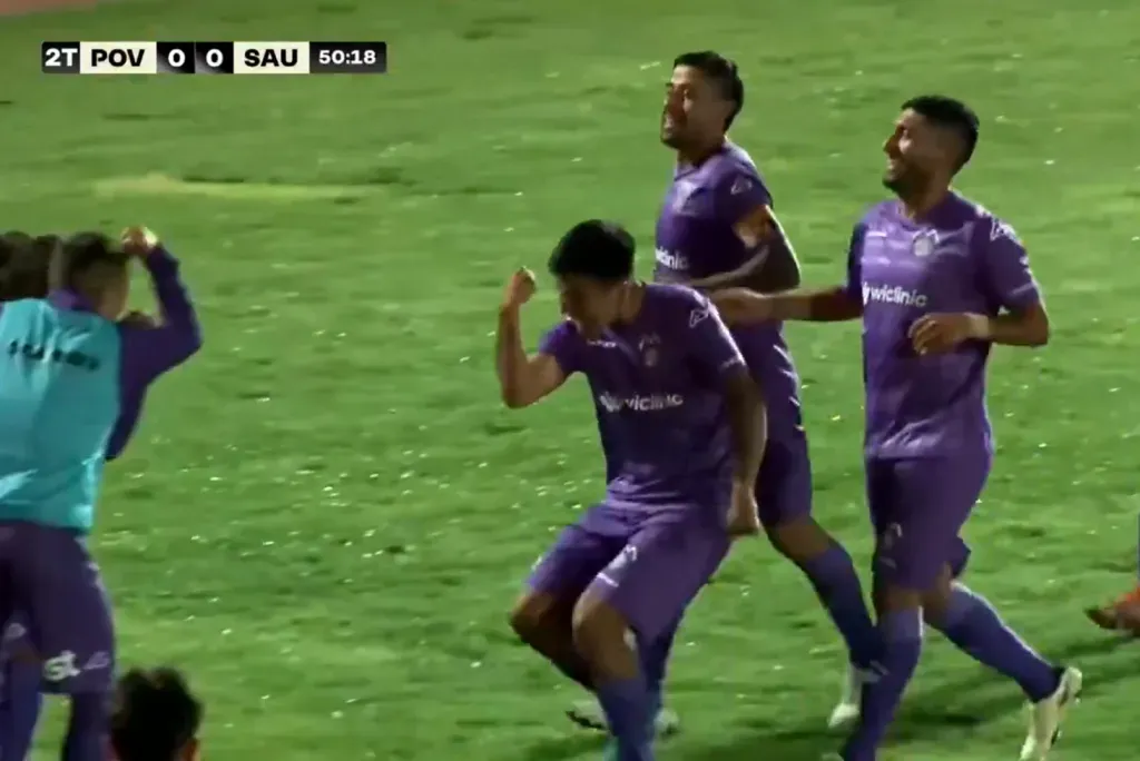 Otra imagen del festejo del goleador que tuvo el SAU ante Ovalle. (Captura LaLiga2D).